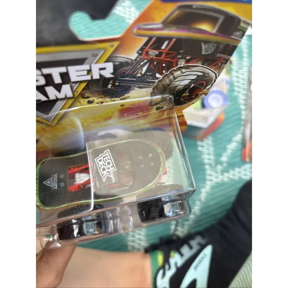 Monster Jam Wreck Deck 1:64 Series 45 2026 Monsterized Truck Tech Zombie Lot